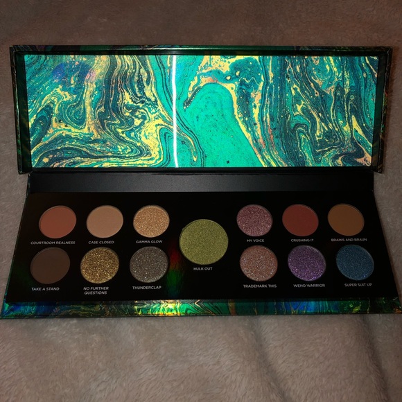 Brand new in box She-Hulk Urban Decay eyeshadow palette - Picture 3 of 4